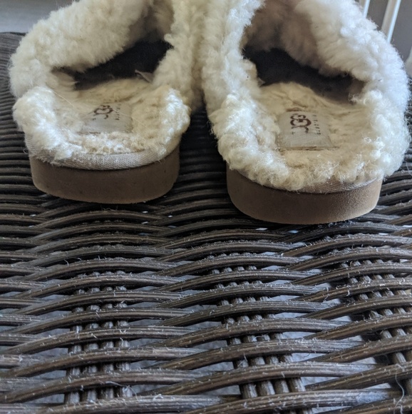 🔥 Ugg Slippers - Picture 2 of 8